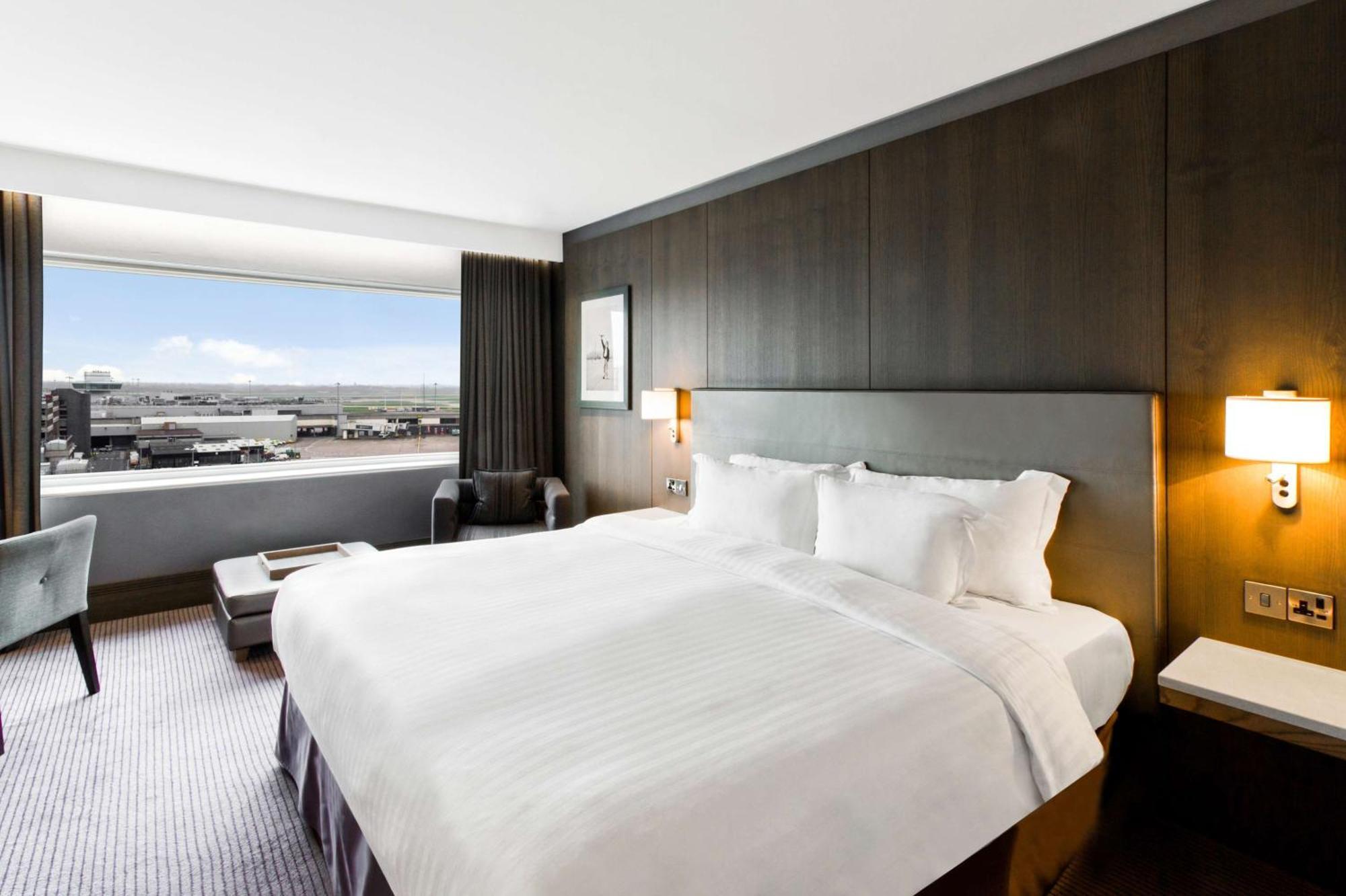 Radisson Blu Manchester Airport Hale  Exterior photo